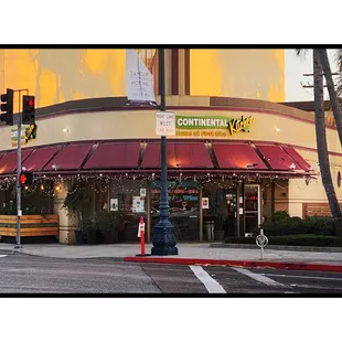 the outside of the restaurant