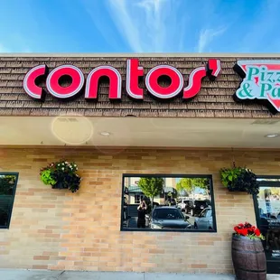 the front of contos pizza and pasta