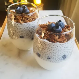 yogurt with blueberries and granola
