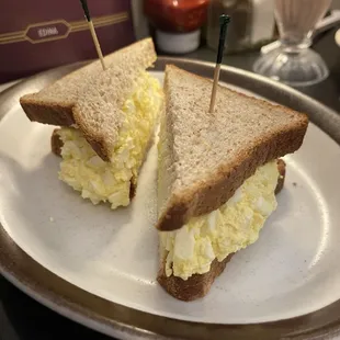 Egg salad sandwich