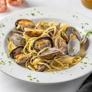 a plate of pasta with clams