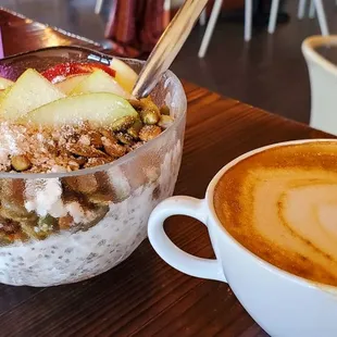 They have the best overnight oats (Tazon de Desayuno)! And coffee tastes awesome too.