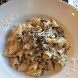 Rigatoni Funghi Salsiccia