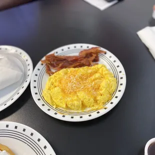 This is a huge side portion of eggs and bacon !