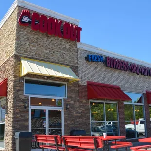 the outside of a restaurant