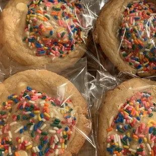 White Chocolate Chip w/ Birthday Day Cake Oreo's