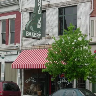 a car parked in front of a bakery