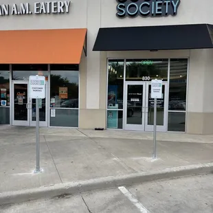 Addison Storefront (Neighbors with Snooze)