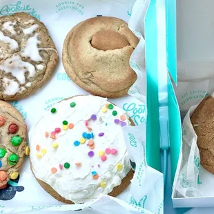 Frosted oatmeal, banana pudding, M&amp;M, frosted sugar, &amp; oatmeal cream pie