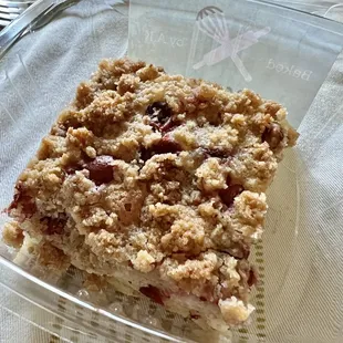 Cranberry crumble cake