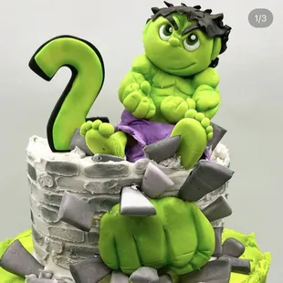 a hulk cake for a 2 year old