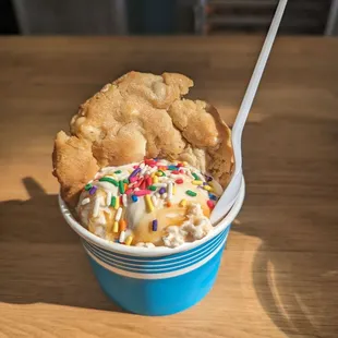 Carolina crunch with macadamia nut cookies sundae!