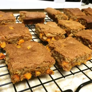 pumpkin spice blondie squares.
