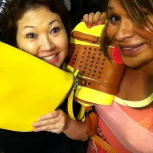 Fashion Diva, Jaimei helps me pick the latest trendy bag for the summer.