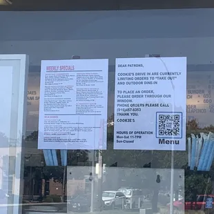 Signage + menu QR