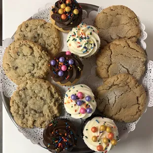 Fresh baked cupcakes and cookies!