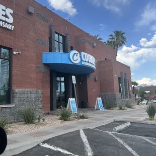 I want chocolate chip cookies please