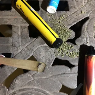 Loosely packed pre-roll, all the flower fell out as soon as it was lit.