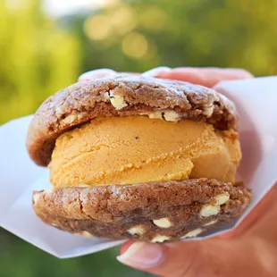 Cinnamon Roll Cookies &amp; Pumpkin Spice Ice Cream