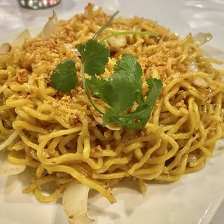 Garlic Noodles Sauteed in Butter