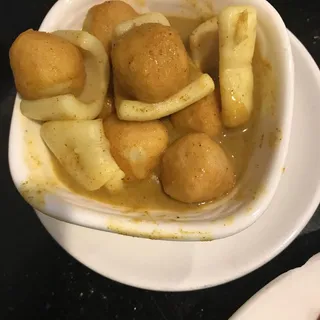 A14. Squid & Fish Ball in Curry Sauce