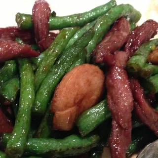 E8. Sauteed Beef Fillet With Assorted Mushrooms