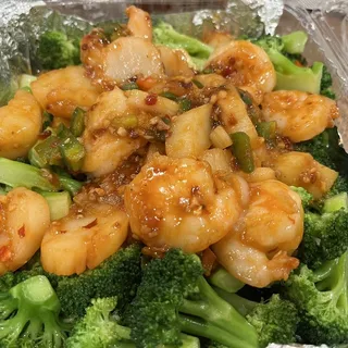 E13. Sauteed Prawn & Scallop in Spicy Bean Sauce