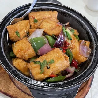 E37. Braised Tofu with Basil in Clay Pot