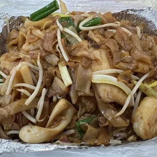 C2. Chow Fun with Seafood