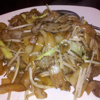 C3. Chow fun with Beef & Soy sauce