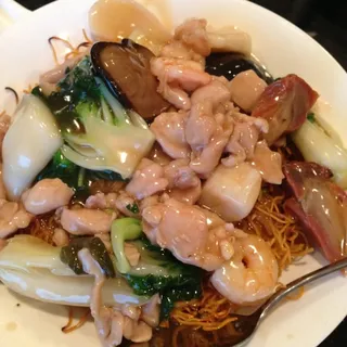 C11. Pan Fried Noodles with Beef & Tomatoe Sauce