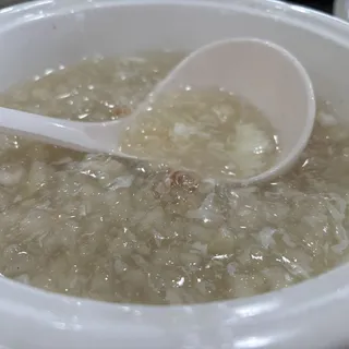 S7. Crab Meat with Fish Mow Soup