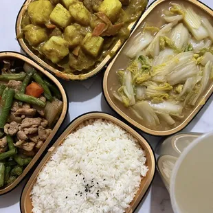 Stir-fried Pork Belly w/ String Bean, Curry Fish Fillet, Seasonal Vegetable, Tofu &amp; Dried Seaweed w/ Pork Soup &amp; Rice.⁣⁣