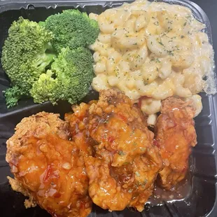 Fried Chicken Wings, Mac n Cheese&amp; Garlic Broccoli