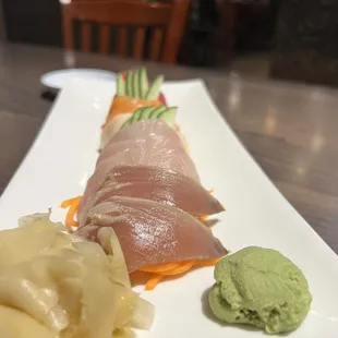 * Medium Sashimi (15 pcs)