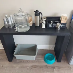 Sugar, water, &amp; stirrer station