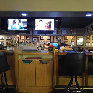 Extensive liquor selection. Beer selection ok but not great