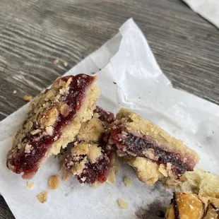 Raspberry oat bar