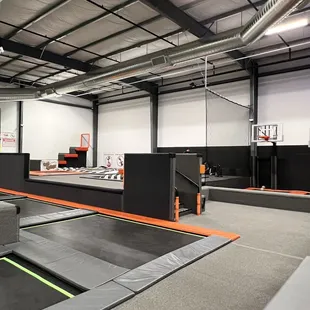 Airbag court and dunk hoops