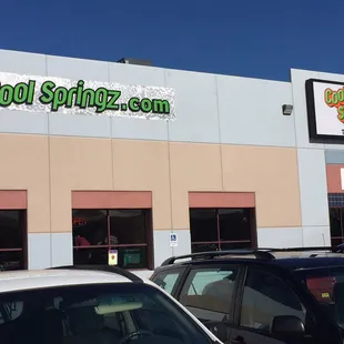 Outside of the building is bland, don't let it fool you! Get here early to avoid a wait.