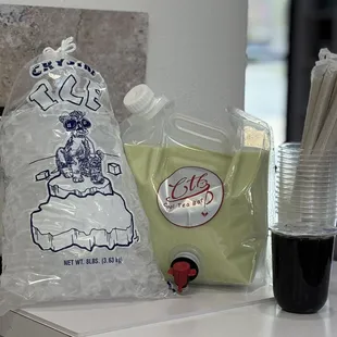 Bring the cool tea bar party set to your parties,share yummy boba tea with others. We prepare tea, toppings, ice, cups, straws, ice scoop 4U