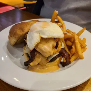 Cheesburger with bacon and egg