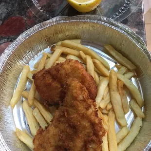 Fish and chips w/o lemon and tartare sauces