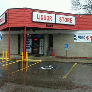 the front of a liquor store
