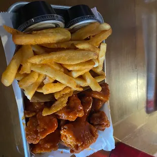 Medium Buffalo wings and fries