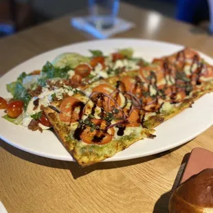 Flatbread &amp; Salad Combination