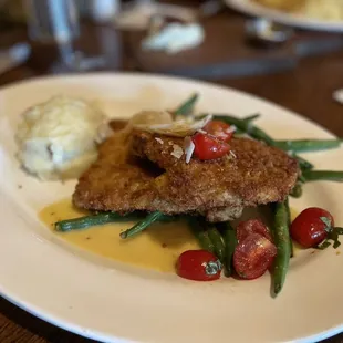 Cooper's Hawk Winery & Restaurant- Kansas City - Plaza, MO