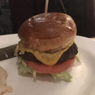 Classic Cheeseburger*