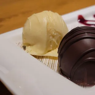 White and Dark Chocolate - closeup 12.30.22