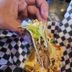 Dos Tacos Grande crunchy shell carnitas